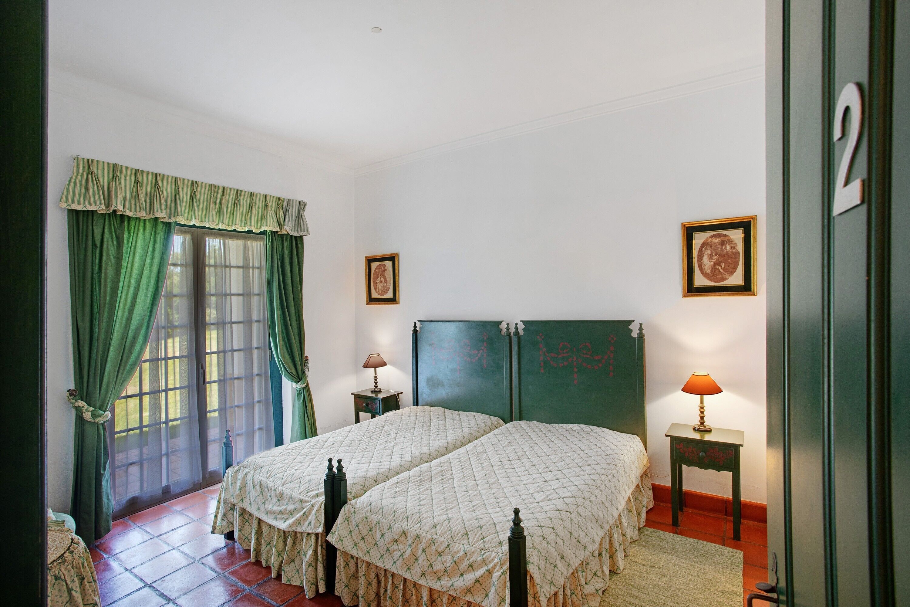 5 Schlafzimmer, Bügeleisen/Bügelbrett, kostenloses WLAN, Bettwäsche