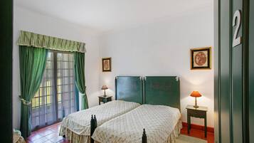 5 Schlafzimmer, Bügeleisen/Bügelbrett, kostenloses WLAN, Bettwäsche