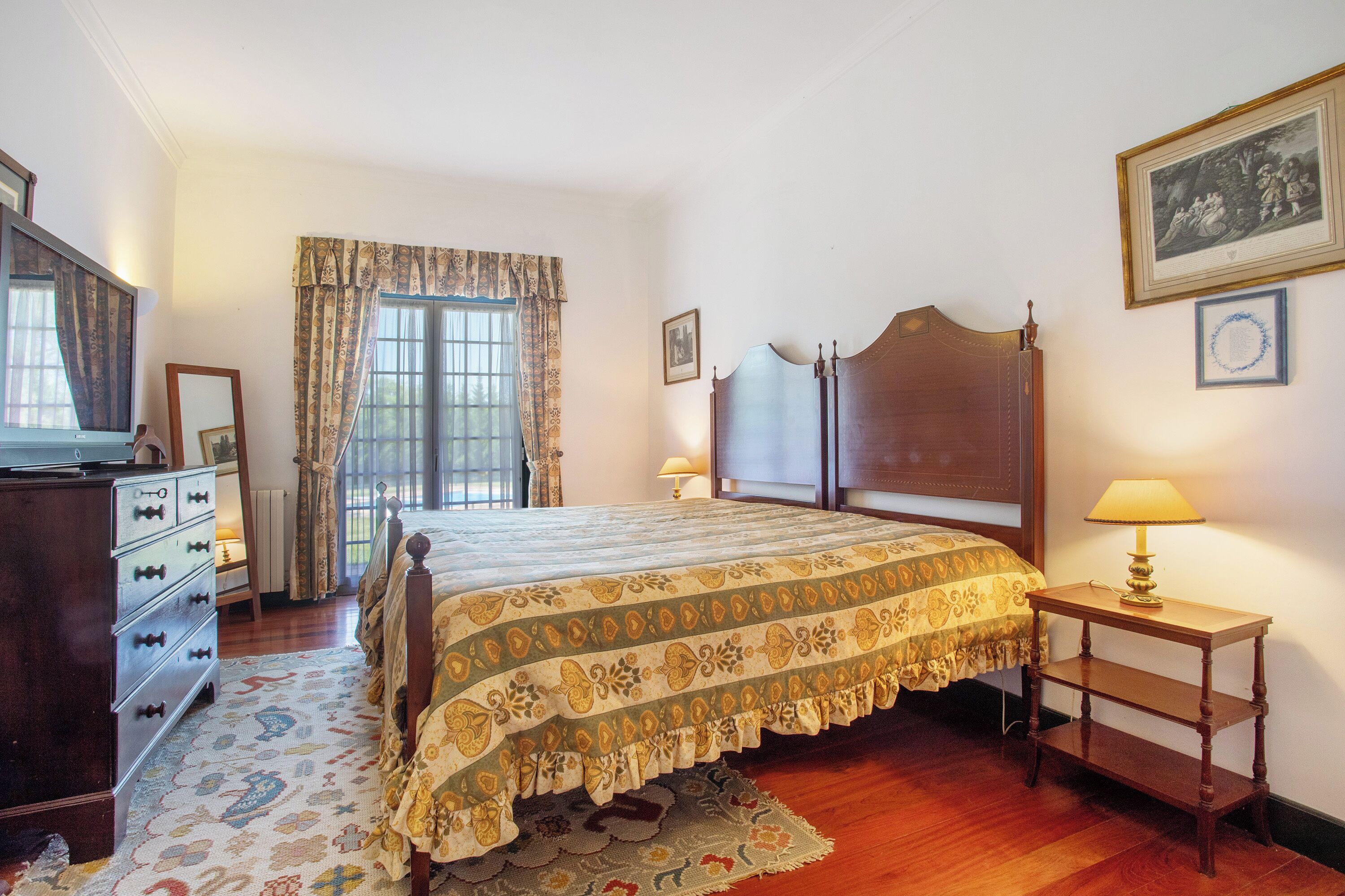 5 bedrooms, iron/ironing board, free WiFi, bed sheets