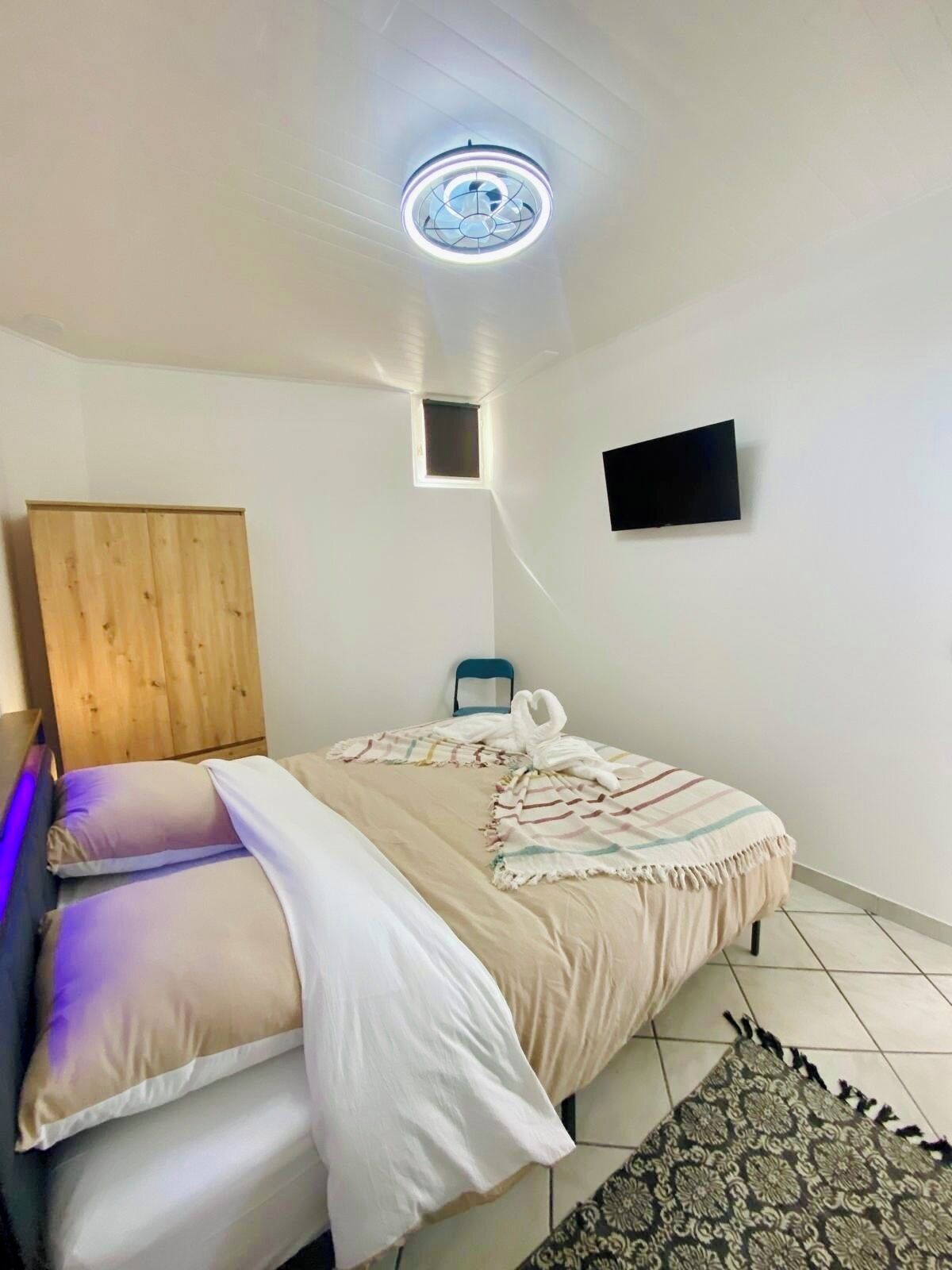 3 bedrooms, iron/ironing board, travel cot, free WiFi