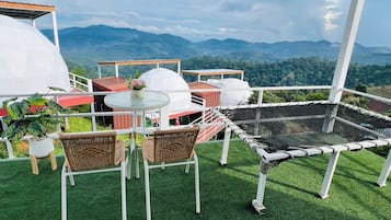 Signature Room, 1 Bedroom, Mountain View | Terrace/patio