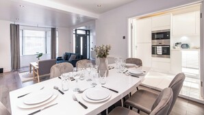 Ferienhaus | Essbereich im Zimmer