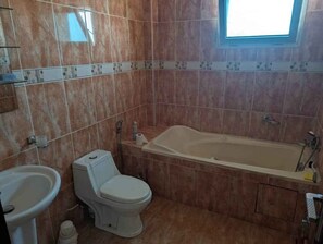 Towels, toilet paper - Chic 1-bedroom apartment with fitness room and AC in vibrant Dakar (Dakar)