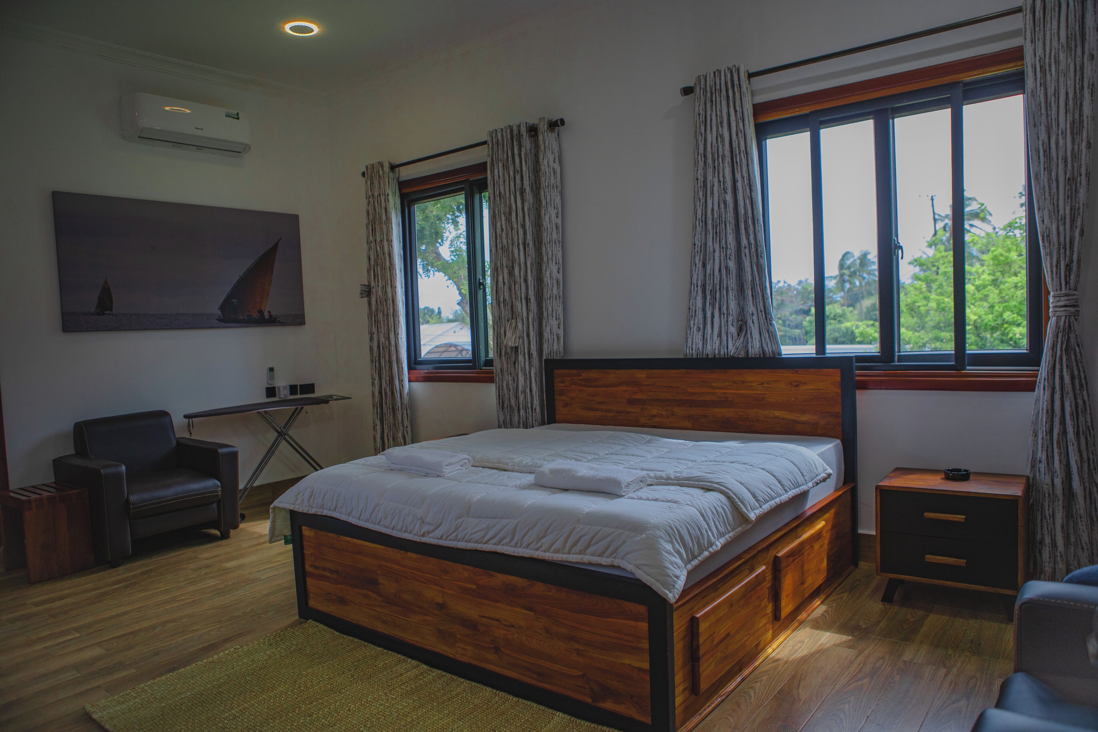 Deluxe Studio Suite, Balcony, Garden View | Iron/ironing board, free WiFi, bed sheets