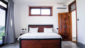 Enkeltrom – signature, 1 kingsize-seng, adgang til basseng, havutsikt | Strykejern/-brett, wi-fi (inkludert) og sengetøy