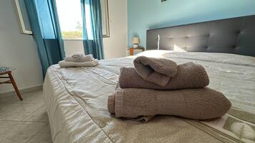 2 Schlafzimmer, BĂŒgeleisen/BĂŒgelbrett, WLAN, BettwĂ€sche