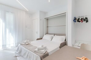 1 quarto, cofres nos quartos, ferros/tábuas de passar roupa