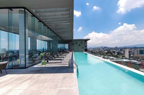 Minerva retreat w/ pool, gym & skyline views