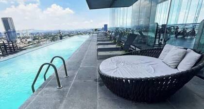 Relaxed city retreat w/ pool access