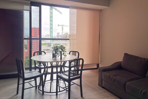 TV, offices - Stay Close to Guadalajara's Best Spots (Guadalajara)
