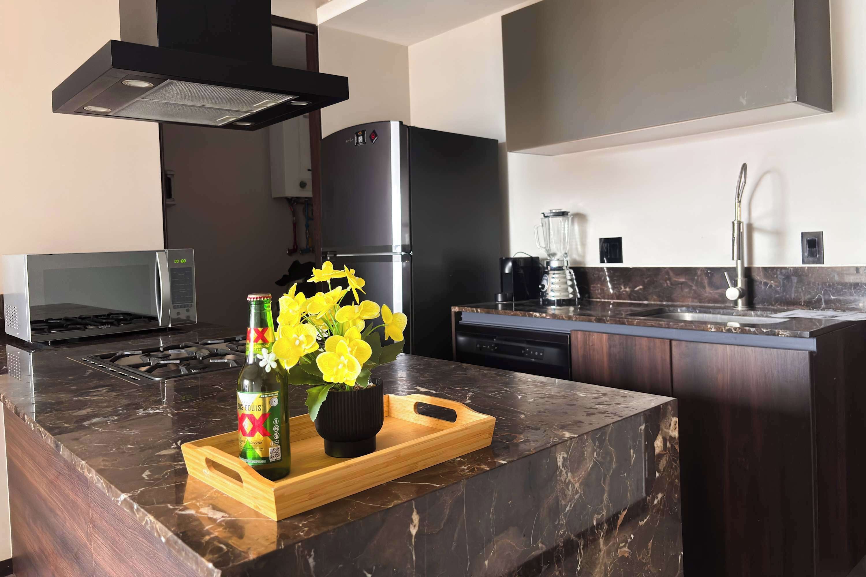 Coffee/tea maker, fridge, microwave, stovetop