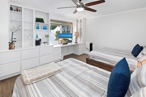 2 bedrooms, iron/ironing board, WiFi, bed sheets - Coronado On The Strand, Bay or Beach (Coronado)