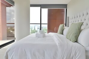 2 bedrooms, bed sheets - Hidalgo Residences 12H Torre B by Del Mar (Guadalajara)