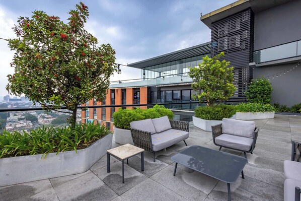 Unclassified image, 1 of 20, button