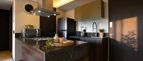 Coffee/tea maker, fridge, microwave, oven