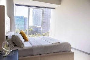 2 Schlafzimmer, Bügeleisen/Bügelbrett, Bettwäsche