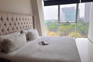 2 Schlafzimmer, Schreibtisch, Bügeleisen/Bügelbrett, Reisekinderbett
