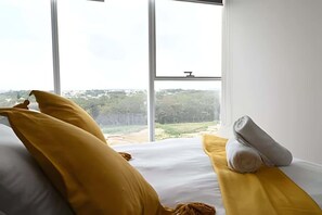 2 soveværelser, skrivebord, strygejern/strygebræt, weekendseng