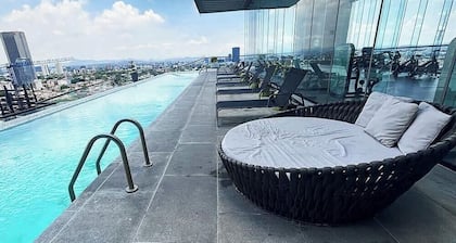 Cozy condo w/ pool access & elevator