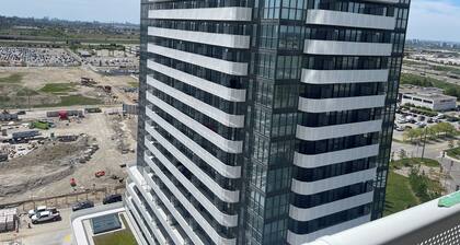 "Chic Retreat: Pet & Smoke-Friendly, Balcony Views, Prime Location!"