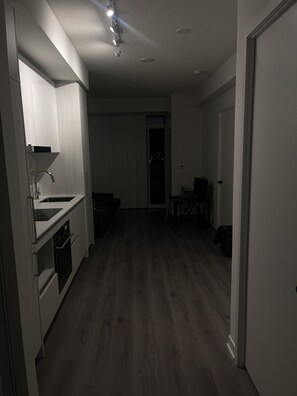 冰箱、微波炉、烤箱、炉灶