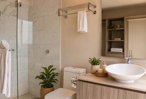 Dusche, Haartrockner, Shampoo