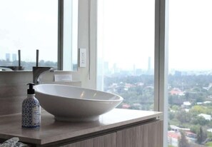 Interior - Calm Guadalajara stay w/ pool & gym access (Guadalajara)