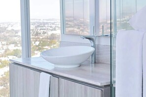 ヘアドライヤー、タオル