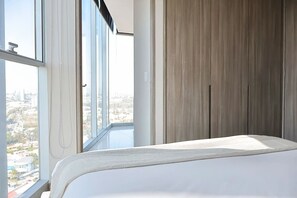 2 bedrooms, iron/ironing board, bed sheets