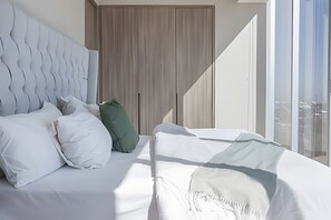 2 bedrooms, iron/ironing board, bed sheets