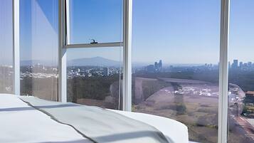 2 quartos, ferros/tábuas de passar roupa, roupa de cama