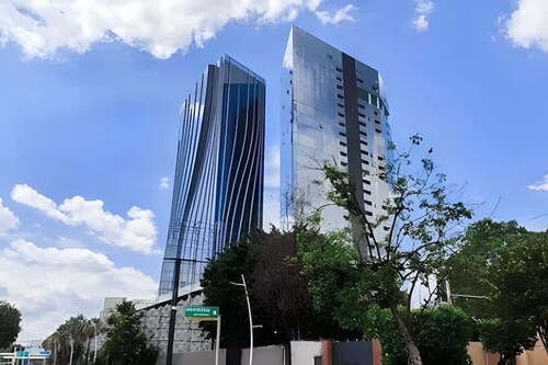 Stylish Skyview Apartment | Near Andares