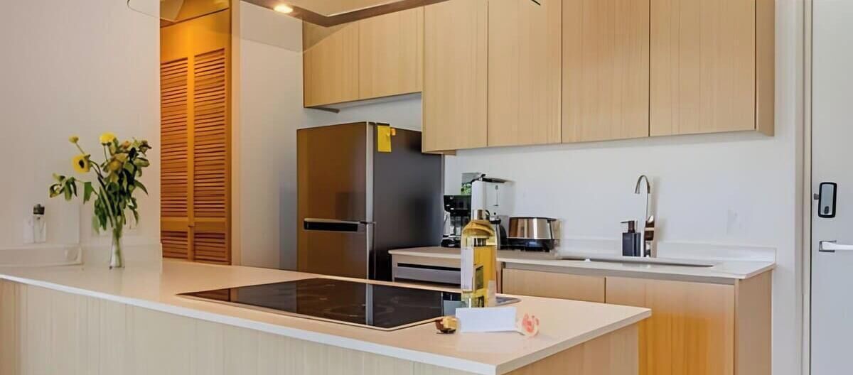 Fridge, microwave, coffee/tea maker, cookware/dishes/utensils