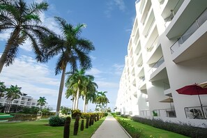 Property grounds - Waterfront condo w/ pool access & balcony (Nuevo Vallarta)