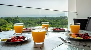 Dining - Seaside condo w/ pool & beach access (Nuevo Vallarta)