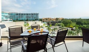 Enjoy a casual meal with a view of the city and historic landmarks from this outdoor dining area.