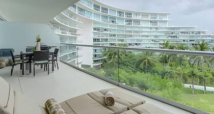 Waterfront condo w/ pool & beach access