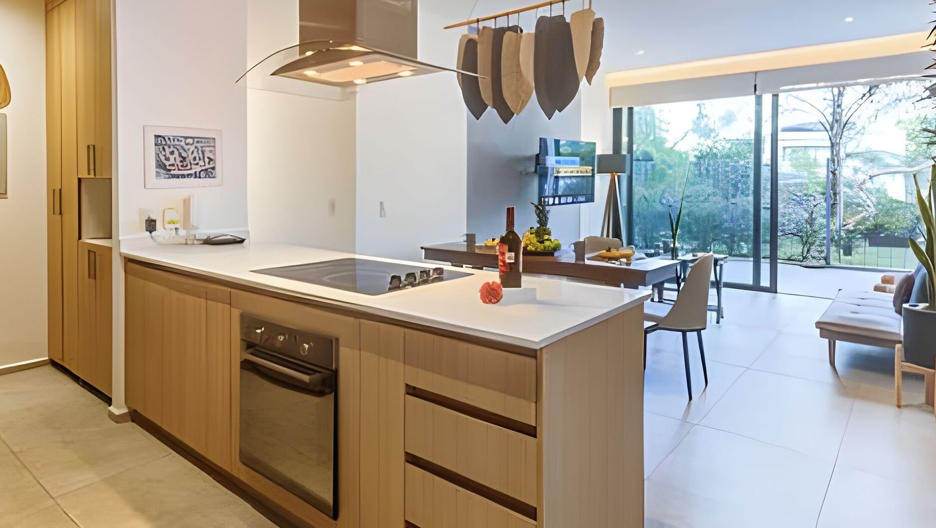 Jääkaappi, mikroaaltouuni, kahvin-/teenkeitin