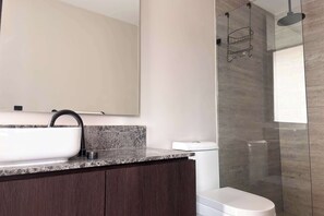 Douche, serviettes fournies
