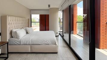 3 slaapkamers, een strijkplank/strijkijzer, beddengoed