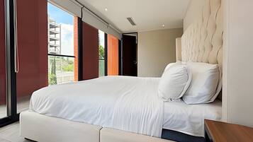 3 bedrooms, iron/ironing board, bed sheets