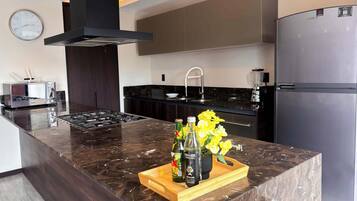 Coffee/tea maker, fridge, microwave, stovetop