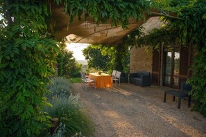 屋外ダイニングエリア