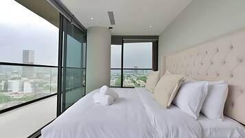 3 bedrooms, iron/ironing board, bed sheets