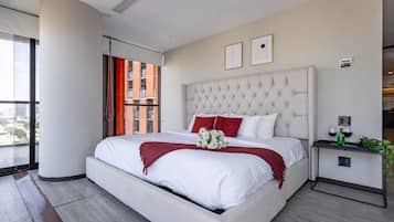 3 chambres, fer et planche à repasser, Wi-Fi, draps fournis