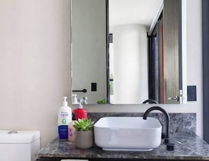 Shower, towels