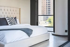 3 soverom, strykejern/-brett og sengetøy