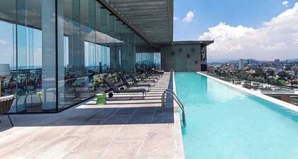 Minerva retreat w/ pool, parking | World Cup 26