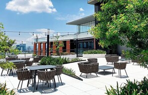 Outdoor dining - Bright 3BR near Minerva w/ pool access (Guadalajara)
