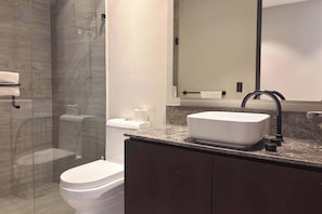 Shower, hair dryer, shampoo - Minutes from Chapultepec & Downtown (Guadalajara)